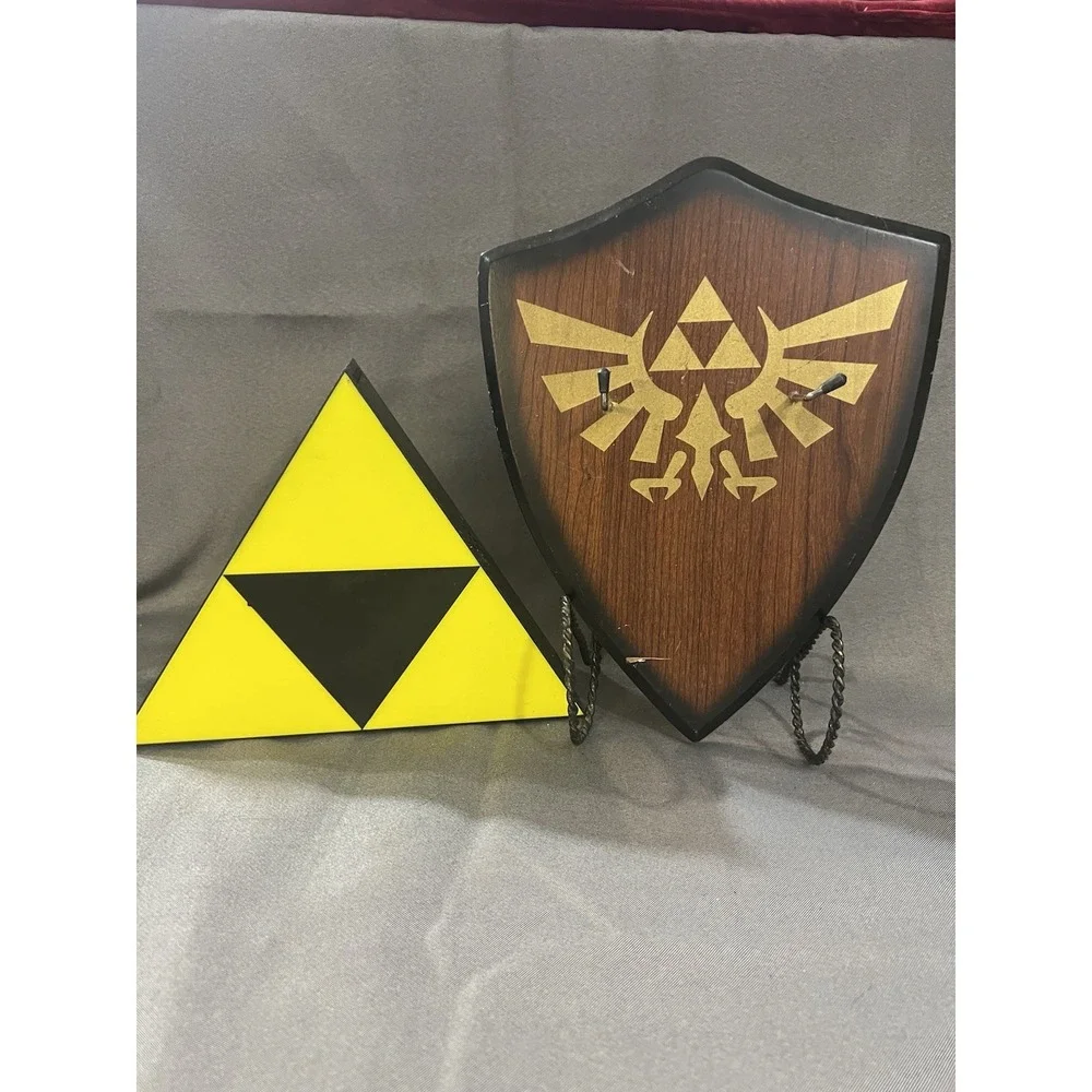 ZELDA SHEILD WALL WITH HOOKS 11